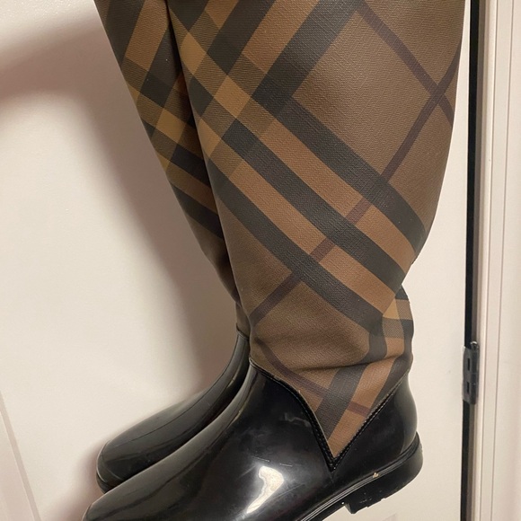 100% Authentic Burberry Vintage Women Rain Boots Size 9 NO BOX ! PRELOVED . - Picture 1 of 8